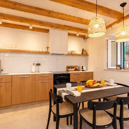 Jele - Three Bedroom In The Old Town *