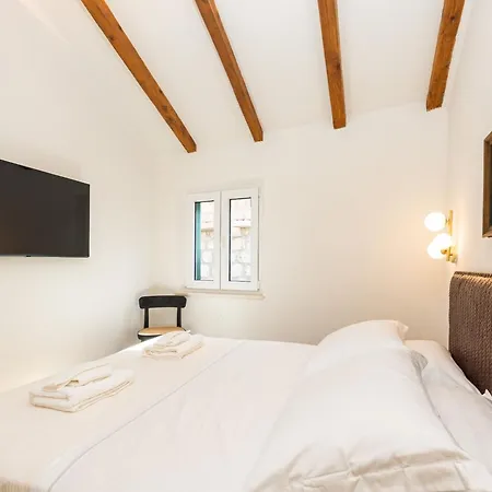 Jele - Three Bedroom In The Old Town *