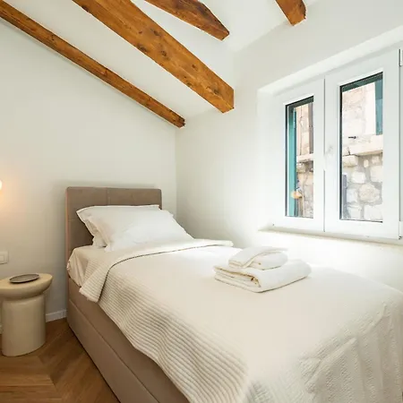 Jele - Three Bedroom In The Old Town *