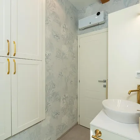 Jele - Three Bedroom In The Old Town Villa