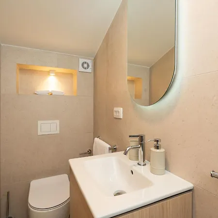 Jele - Three Bedroom In The Old Town Villa