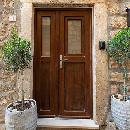 Jele - Three Bedroom In The Old Town